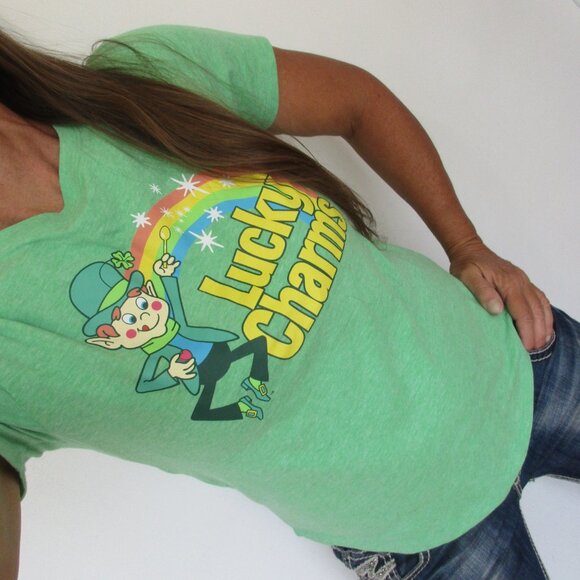 LUCKY CHARMS T-Shirt Size Medium Juniors Graphic Tee Green - Picture 2 of 10